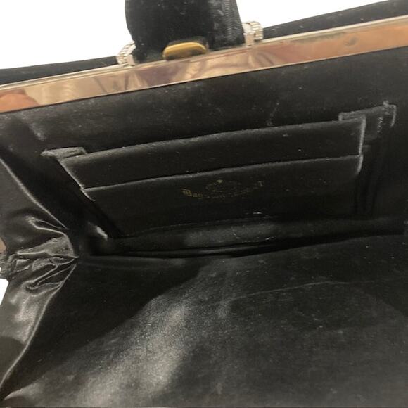 L&M VTG. Black Velvet Evening Clutch With Clasp Closure - Picture 4 of 7